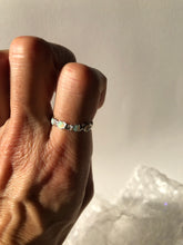 Charger l&#39;image dans la galerie, Bague bandeau opales